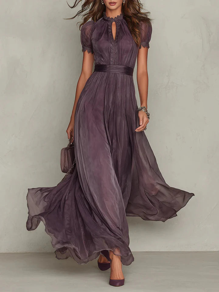 Vanesa | Elegante vestido largo violeta con escote en forma de gota y encaje