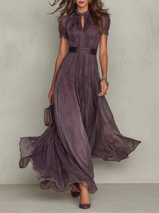 Vanesa | Elegante vestido largo violeta con escote en forma de gota y encaje